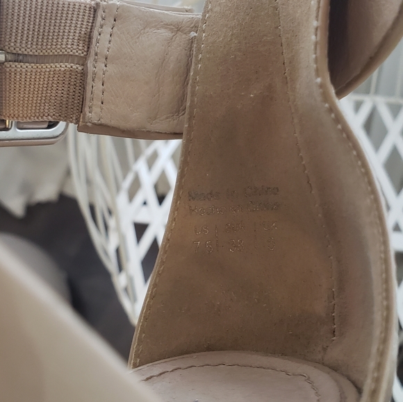 ALDO beige patent sandals - Picture 8 of 8